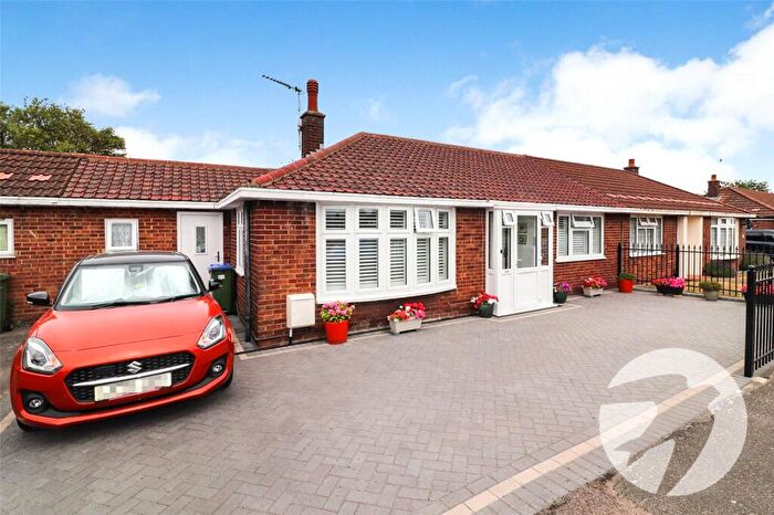 2 Bedroom Bungalow For Sale In Colyers Lane, Erith, DA8