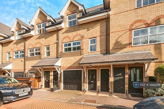 3 Bedroom Terraced House To Rent In Hayes Grove, East Dulwich, SE22