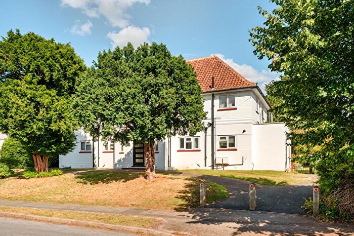 2 Bedroom Flat For Sale In Manor Green Road, Epsom, KT19