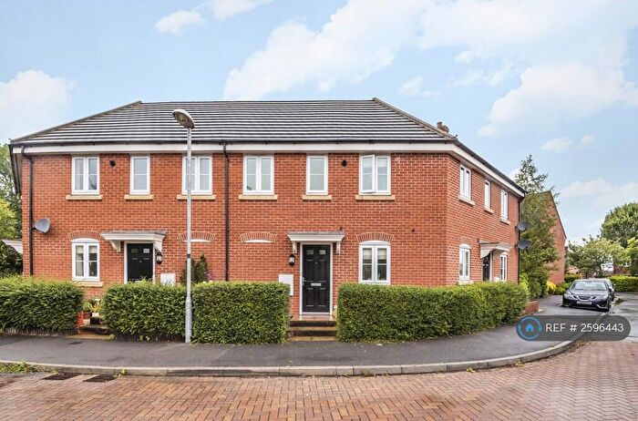 2 Bedroom Maisonette To Rent In Lords Close, Swindon, SN4