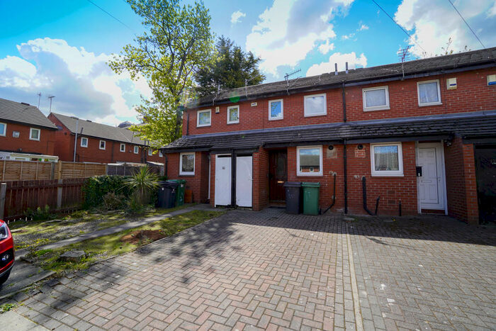 2 Bedroom Town House To Rent In Moorville Court, Beeston, Leeds, LS11