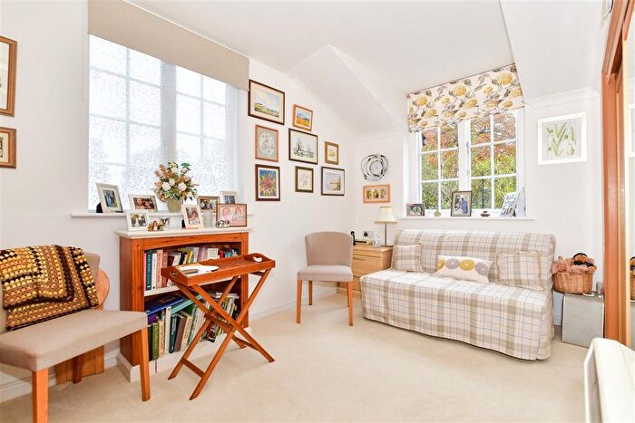 3 Bedroom Flat For Sale In Barham Mews, Teston, Maidstone, Kent, ME18