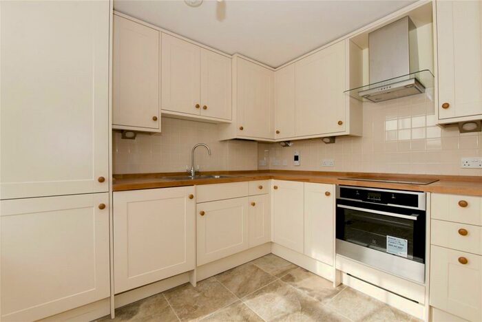 3 Bedroom Flat To Rent In Camden Road, Camden, London, NW1