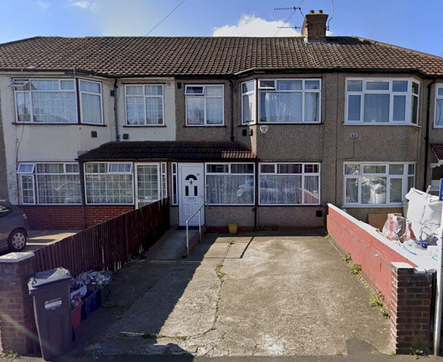 4 Bedroom Terraced House To Rent In Clifford Road, Hounslow, TW4