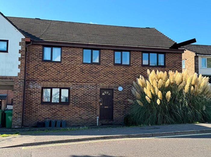 1 Bedroom Flat For Sale In Chalet Hill, Bordon, GU35