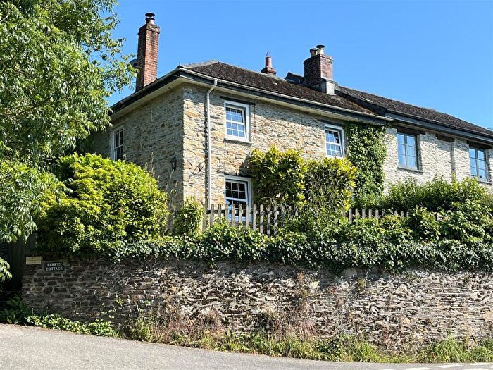 4 Bedroom Character Property For Sale In Fore Street, Lerryn, Lostwithiel, PL22
