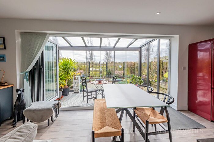 4 Bedroom Chalet For Sale In Common Road, Hemsby, NR29