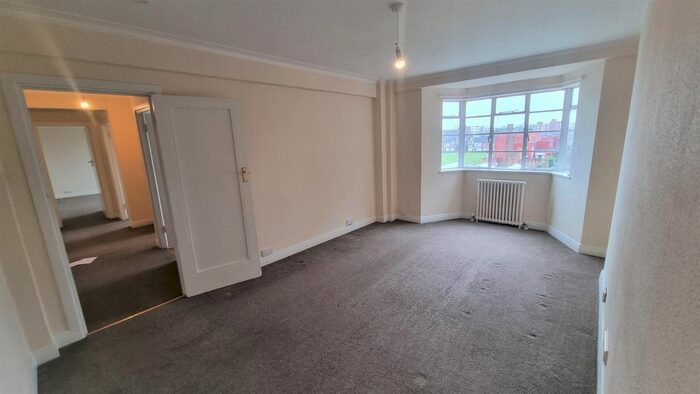 2 Bedroom Flat To Rent In Corner Fielde, Streatham Hill, London SW2