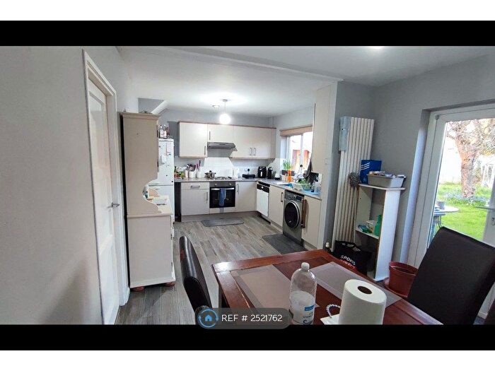 3 Bedroom Semi-Detached House To Rent In Bidwell Close, Bristol, BS10