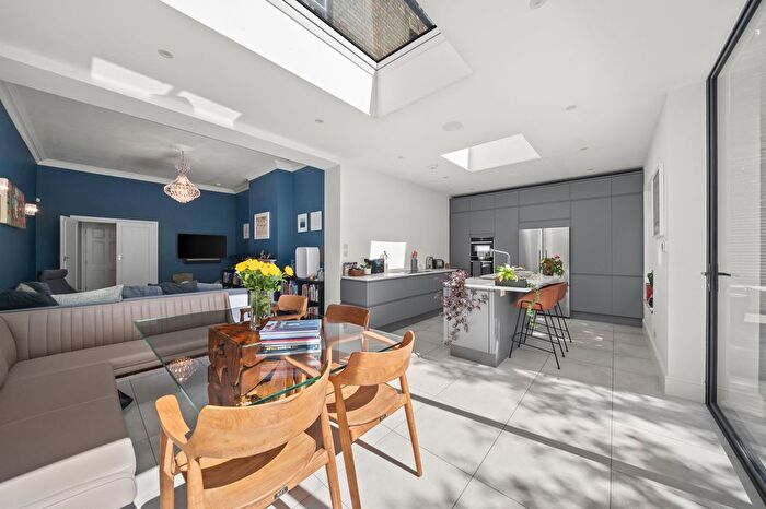 3 Bedroom Flat For Sale In Dartmouth Road, London, NW2