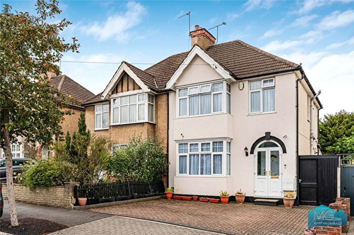 3 Bedroom Semi Detached House For Sale In Wentworth Road, Barnet, Hertfordshire, EN5