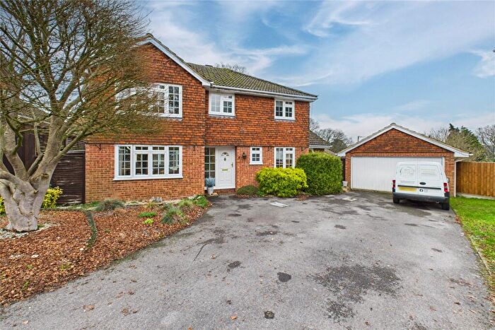 4 Bedroom Detached House For Sale In Darleydale Close, Owlsmoor, Sandhurst, Berkshire, GU47