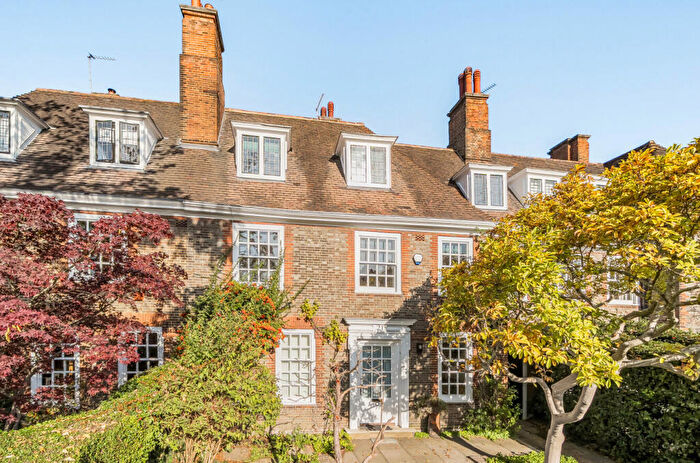 6 Bedroom House For Sale In Meadway, Hampstead Garden Suburb, NW11