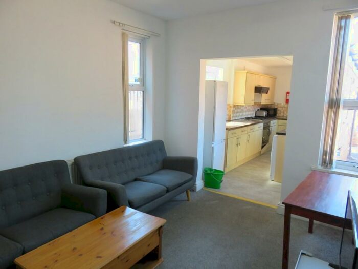 7 Bedroom Semi-Detached House To Rent In Harlaxton Drive, Nottingham, NG7