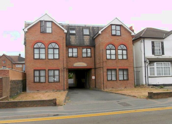 Apartment To Rent In Frindsbury Road, Strood, Kent, ME2