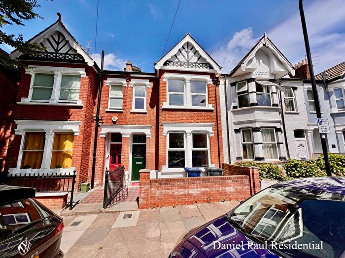 5 Bedroom Terraced House To Rent In Lawn Gardens, Hanwell, W7
