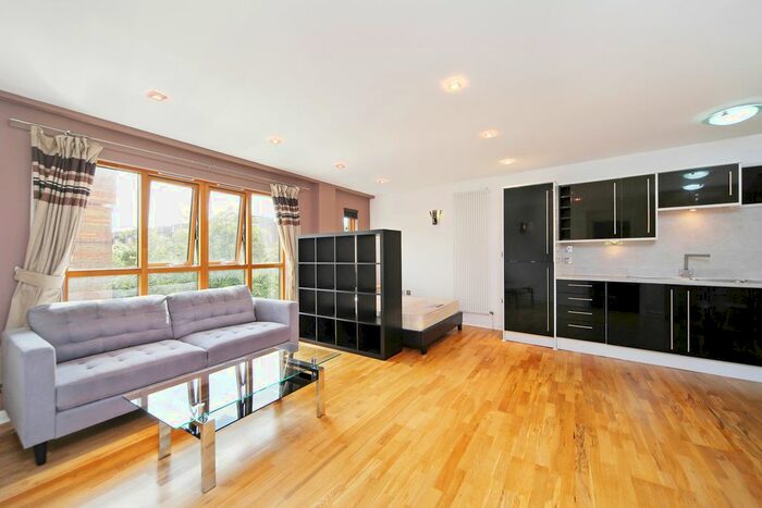 Studio To Rent In Cable Street, Shadwell, London, E1