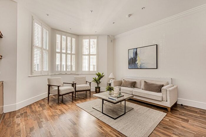 2 Bedroom Flat To Rent In Cresswell Gardens, Earls Court, SW5