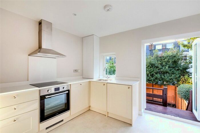 3 Bedroom Maisonette To Rent In Broughton Road, London, SW6