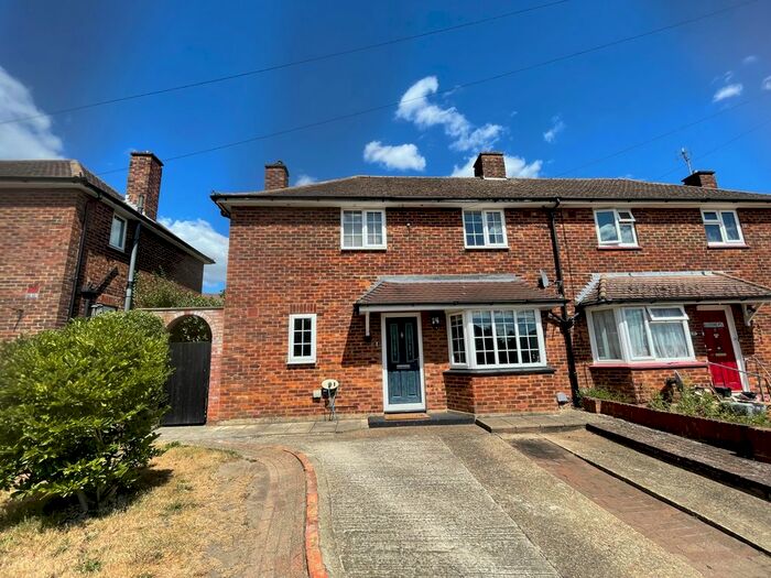 3 Bedroom Semi-Detached House To Rent In Kingsway, Aldershot, GU11