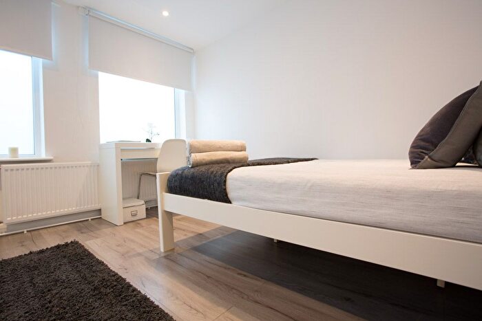 2 Bedroom Flat To Rent In Newington Butts, London, SE11