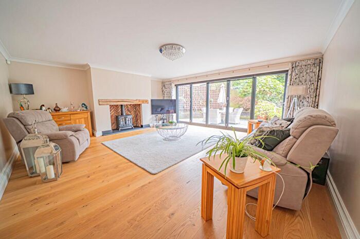 5 Bedroom Detached House For Sale In Grovefield Crescent, Balsall Common, CV7