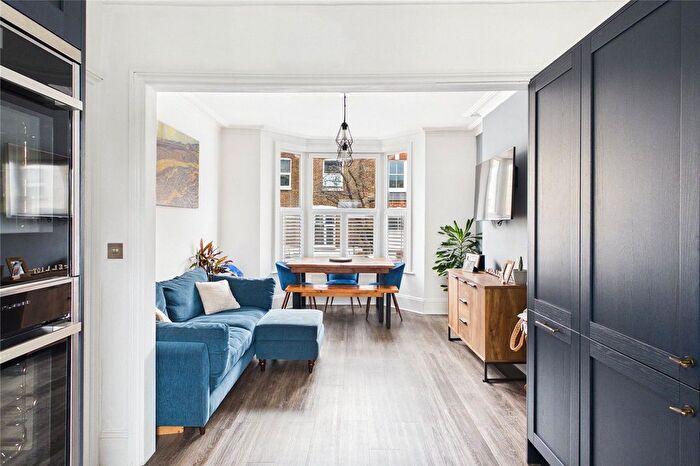 3 Bedroom Flat For Sale In Thurlow Hill, London, SE21