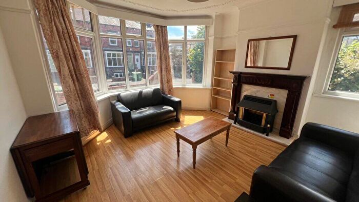 3 Bedroom Semi-Detached House To Rent In Newport Mount, Headingley, Leeds, LS6