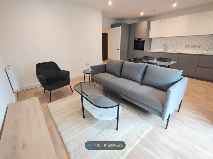 1 Bedroom Flat To Rent In Cedrus Avenue, Southall, UB1