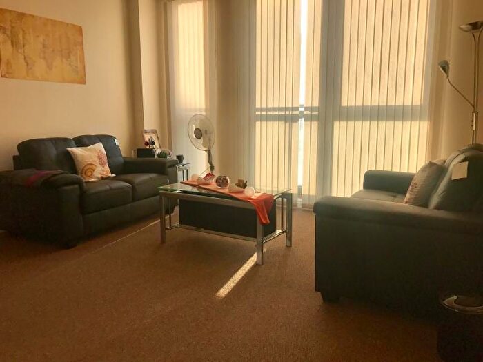 1 Bedroom Flat For Sale In Centenary Plaza, Holliday Street, Birmigham, B1
