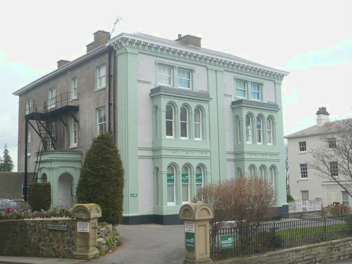 2 Bedroom Flat To Rent In Church Street, Malvern, WR14