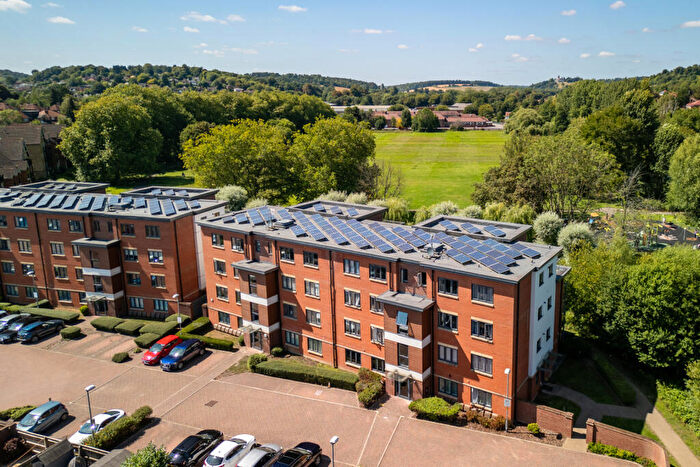 2 Bedroom Apartment For Sale In Bartlett Crescent, High Wycombe, Buckinghamshire, HP12