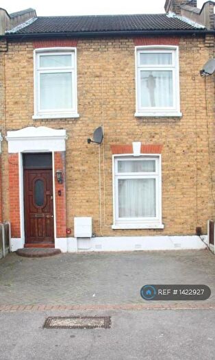 3 Bedroom Terraced House To Rent In Guildford Road, Ilford, IG3
