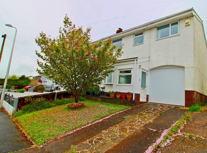 Houses for sale in Bryncae, CF72, Rhondda Cynon Taff