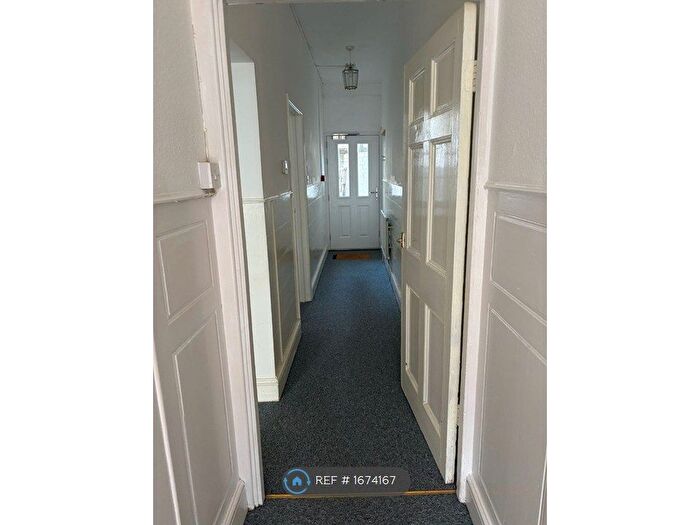 1 Bedroom Flat To Rent In Highweek Road, Newton Abbot, TQ12
