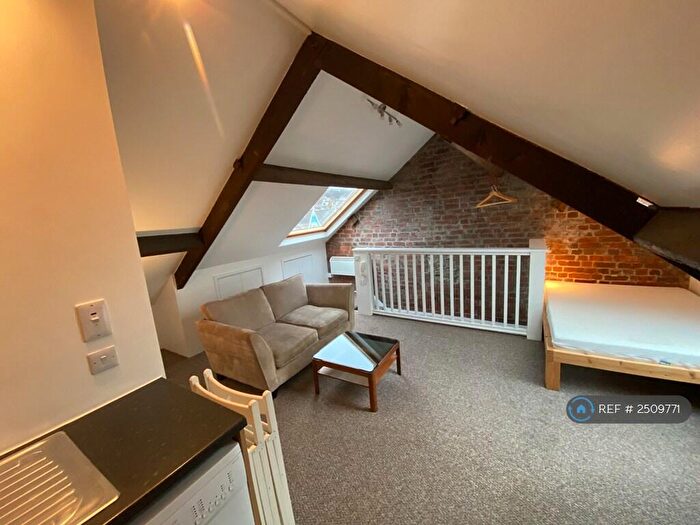 Studio To Rent In Bryn Road, Brynmill, Swansea, SA2