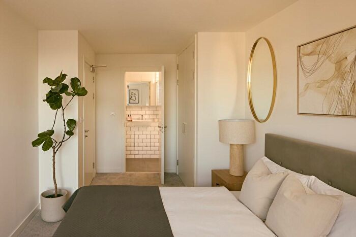 2 Bedroom Flat To Rent In Warroch Place, Glasgow, G3