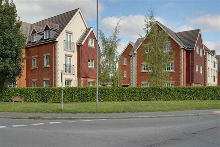 2 Bedroom Flat To Rent In London Road, Aston Clinton, HP22