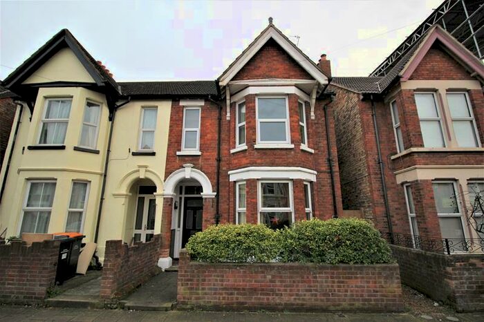 3 Bedroom Apartment To Rent In Castle Road, Bedford, MK40