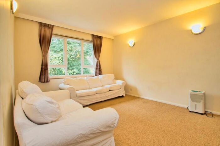 1 Bedroom Flat To Rent In Moat Lodge, London Road, Harrow On The Hill, HA1