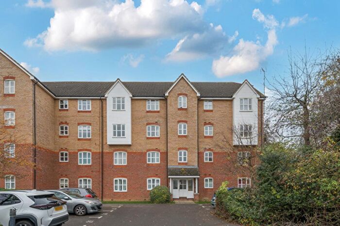 2 Bedroom Flat To Rent In Friarscroft Way, Aylesbury, HP20