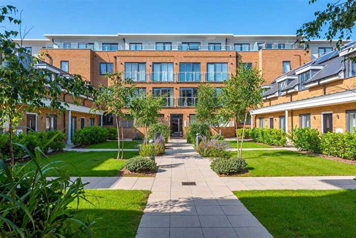 2 Bedroom Flat To Rent In Victoria Road, Horley, RH6