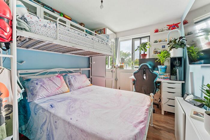 2 Bedroom Flat For Sale In Carslake Road, London, SW15