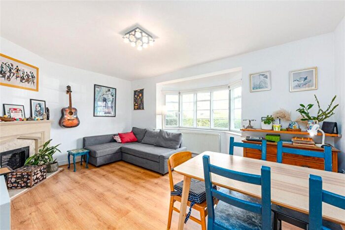 2 Bedroom Flat To Rent In Ossulton Way, Hampstead Garden Suburb, N2