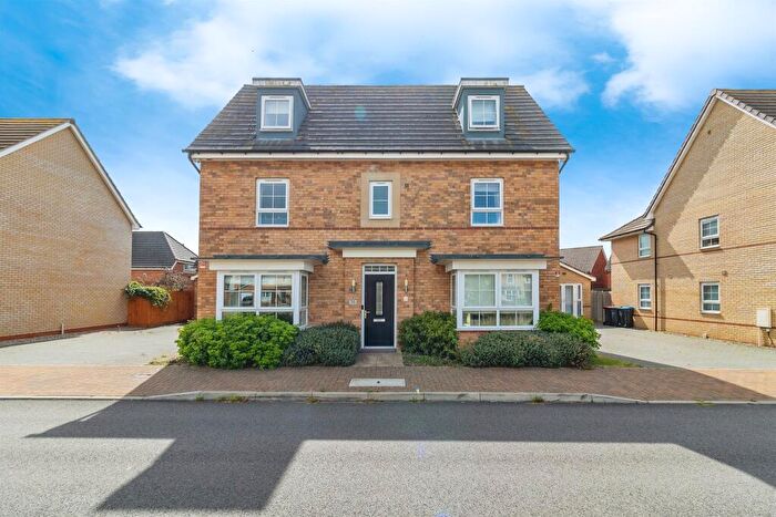 5 Bedroom Detached House For Sale In Montague Crescent, Brooklands, Milton Keynes, MK10