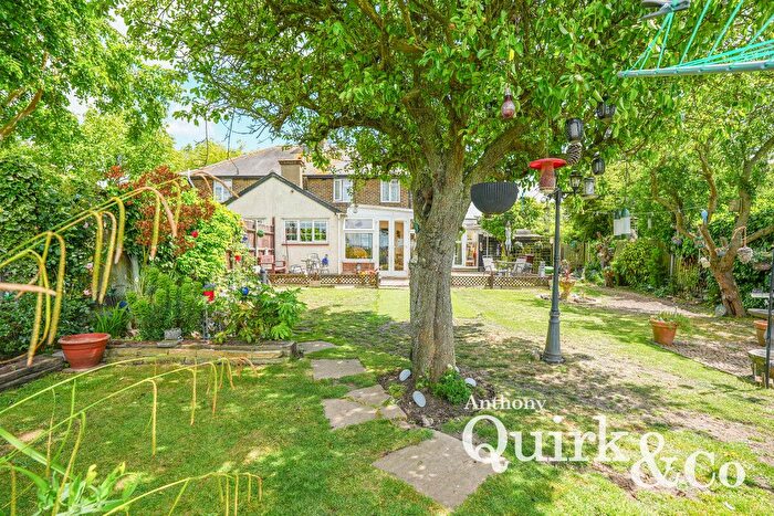 3 Bedroom Cottage For Sale In Waterside Cottages Canvey Road, Canvey Island, SS8