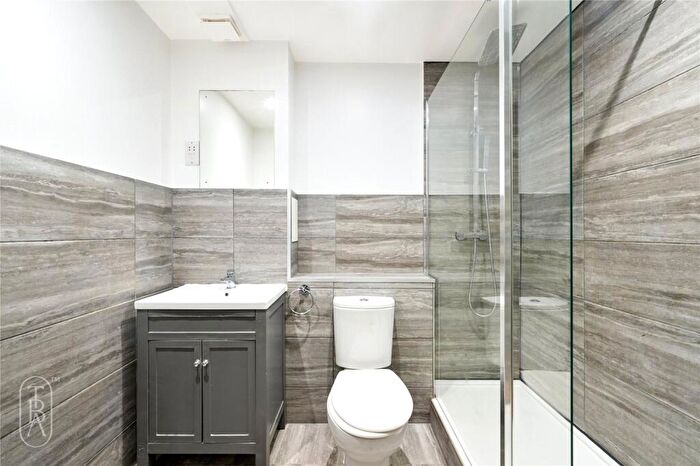 2 Bedroom Apartment To Rent In Morton Close, London, E1