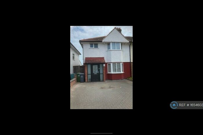 3 Bedroom Semi-Detached House To Rent In Blacklands Road, London, SE6