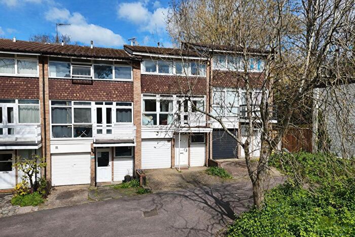 4 Bedroom Town House For Sale In Roxeth Hill, Harrow, HA2