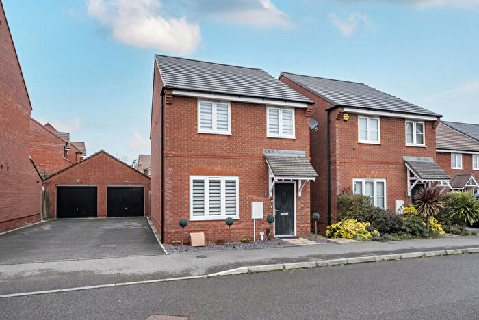 2 Bedroom Detached House For Sale In Parker Close, Shinfield, Reading, RG2